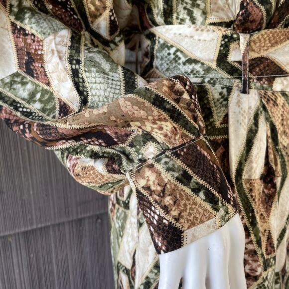 🔥H&M Mob Wife Snake Print Patches Style Satin Ankle Jumpsuit Women Size 0 - Picture 7 of 17